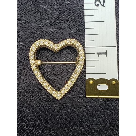 Heart Brooch Gold Tone w. Pearl Beads Inside Pin / Brooch - Picture 4 of 5